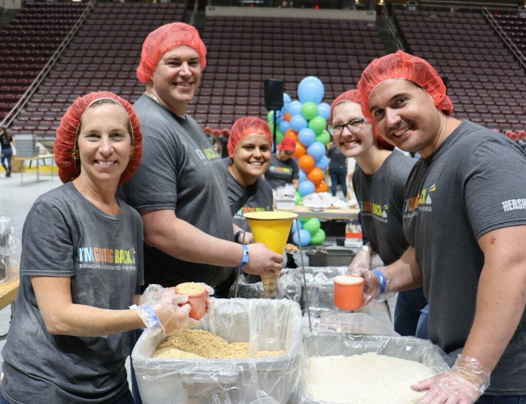Voluntarios con Hershey